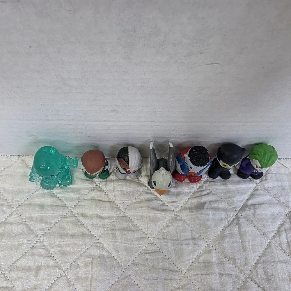 Lot Of 7‎ Ooshies Marvel Legend BATMAN DC Comic Super Hero Pencil Toppers